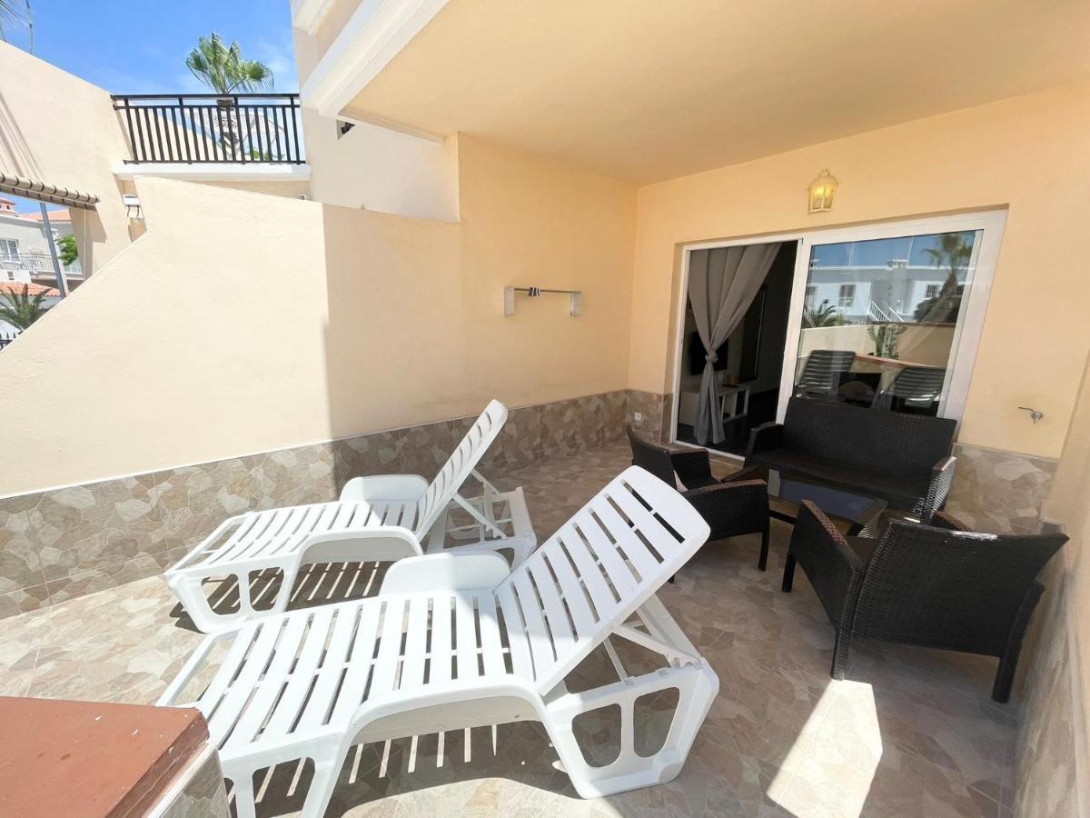 White Sensation Apartment *